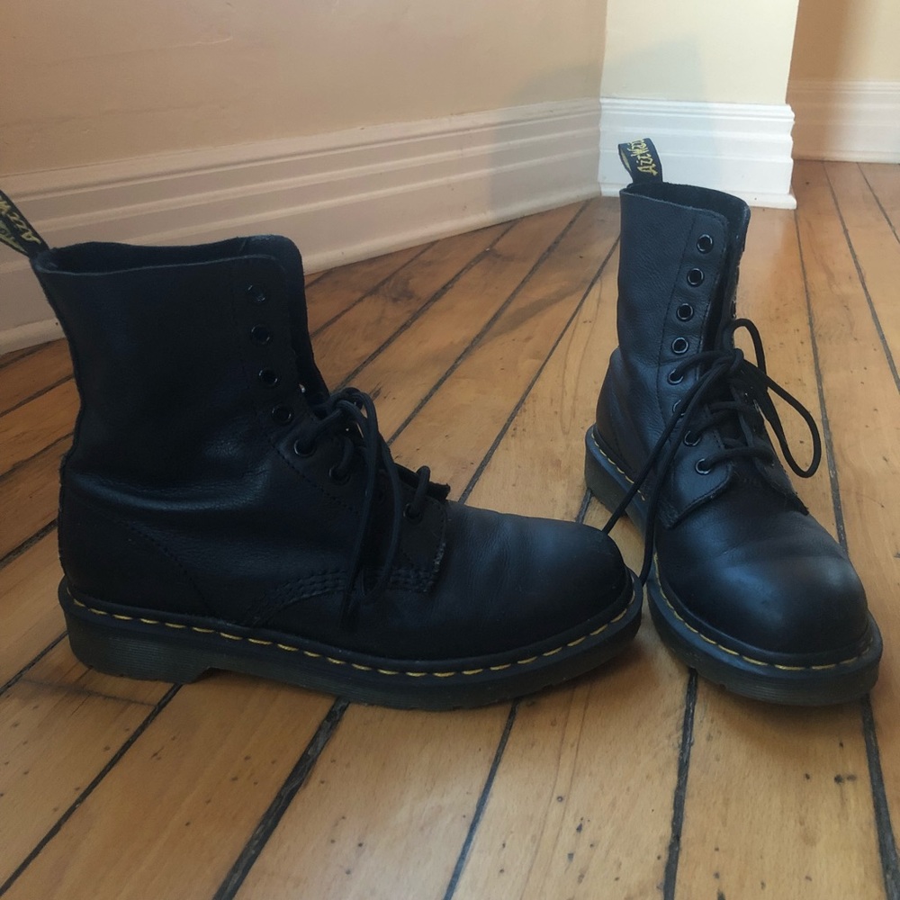 Dr. martens black pascal boot